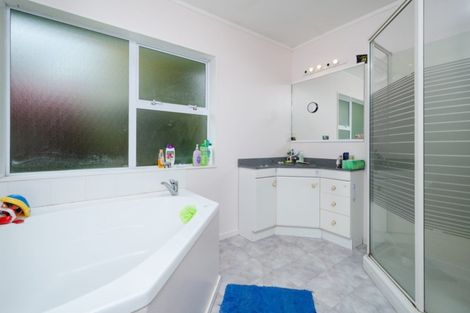 Photo of property in 450 Waitakere Road, Taupaki, Henderson, 0782