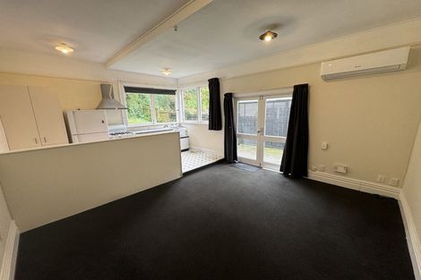 Photo of property in 2a Russell Terrace, Newtown, Wellington, 6021