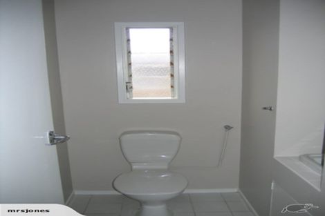 Photo of property in 65 Raleigh Road, Northcote, Auckland, 0627