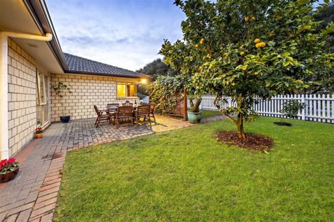 Photo of property in 2 Moravale Lane, Flat Bush, Auckland, 2016