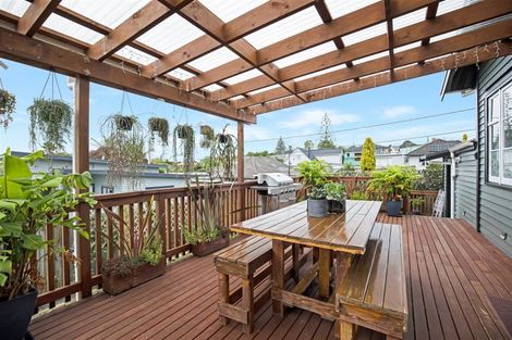 Photo of property in 1/275 Great North Road, Henderson, Auckland, 0612