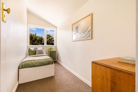 Photo of property in 1/5 Kotuku Street, Te Atatu Peninsula, Auckland, 0610