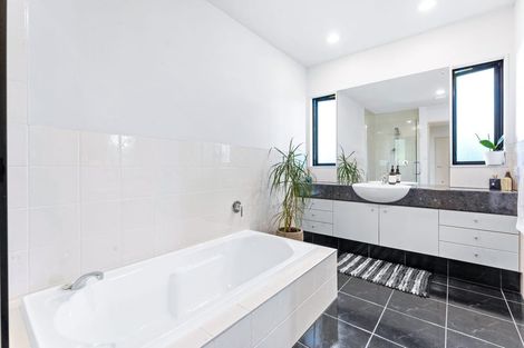 Photo of property in 416 Beach Road, Mairangi Bay, Auckland, 0630