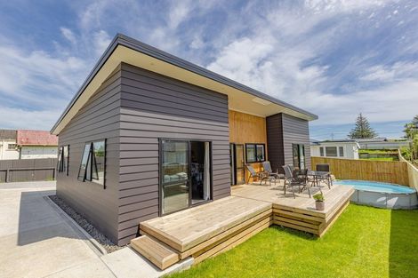 Photo of property in 5a Karaka Street, Castlecliff, Wanganui, 4501