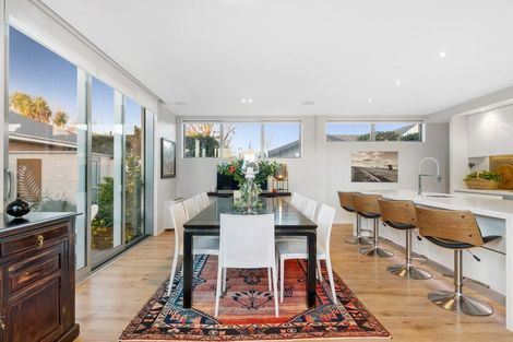 Photo of property in 10 Garreg Road, Fendalton, Christchurch, 8052