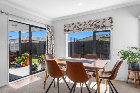 Photo of property in 21 Edgewater Grove, Whakatane, 3120