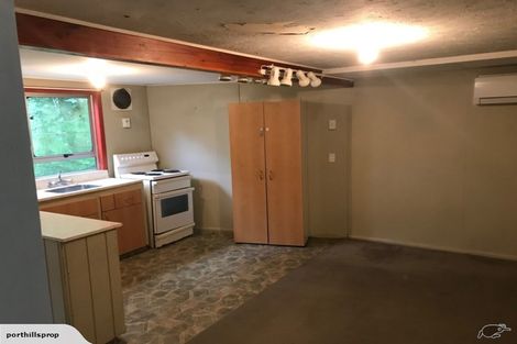 Photo of property in 22 Hawkhurst Road, Lyttelton, 8082