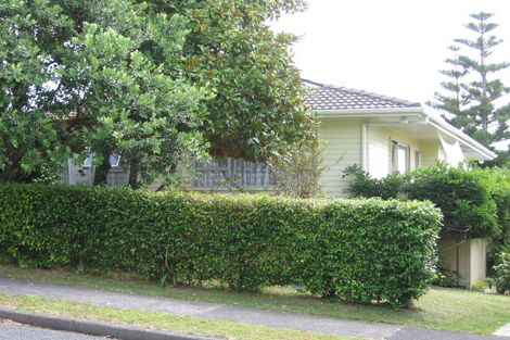 Photo of property in 64 Weatherly Road, Torbay, Auckland, 0630