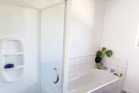 Photo of property in 2 Sheehan Road, Te Atatu South, Auckland, 0610