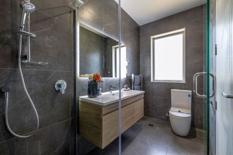 Photo of property in 23 Mcindoe Road, Kumeu, 0810