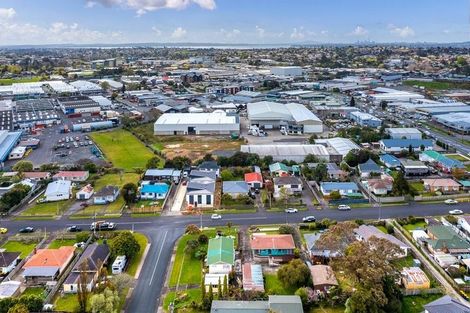 Photo of property in 12 Garelja Road, Henderson, Auckland, 0612