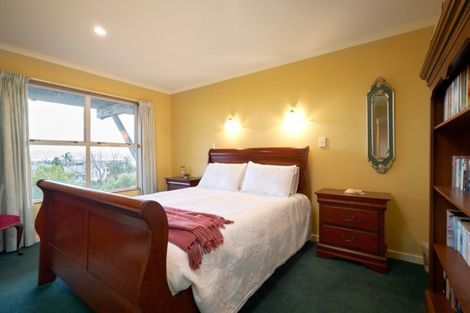 Photo of property in 23 Denholm Road, Hospital Hill, Napier, 4110