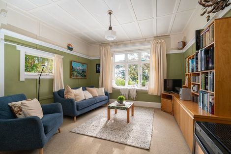 Photo of property in 72 Wellington Road, Paekakariki, 5034