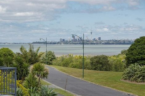 Photo of property in 21 Waimanu Drive, Te Atatu Peninsula, Auckland, 0610