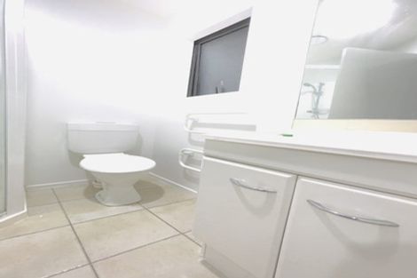 Photo of property in 32 Spalding Rise, Golflands, Auckland, 2013