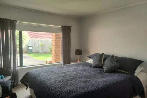 Photo of property in 2/16 Keswick Close, Northpark, Auckland, 2013