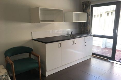 Photo of property in 565a Glenfield Road, Glenfield, Auckland, 0629