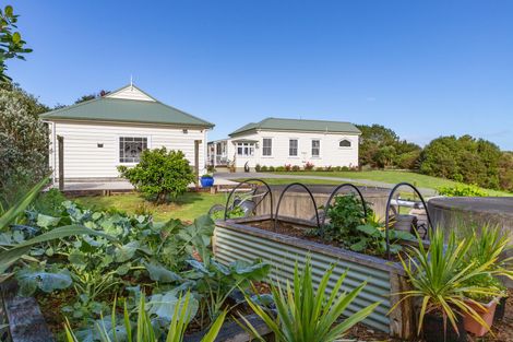 Photo of property in 73 Ranganui Road, Kaiwaka, 0573