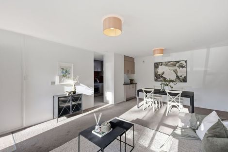 Photo of property in 1/92 Lake Road, Northcote, Auckland, 0627