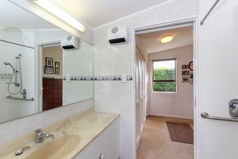 Photo of property in 37 Turakina Street, Merrilands, New Plymouth, 4312