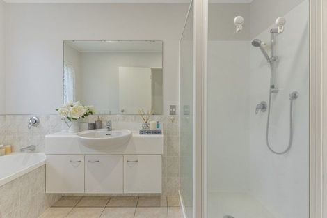 Photo of property in 2 Marlon Lane, East Tamaki, Auckland, 2016