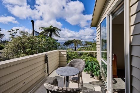 Photo of property in 21 Arahiwi Grove, Tirohanga, Lower Hutt, 5010