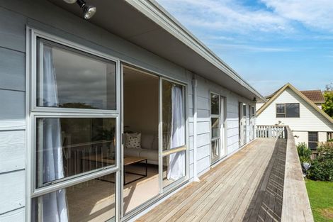 Photo of property in 6 Jenkins Avenue, Redwood, Christchurch, 8051