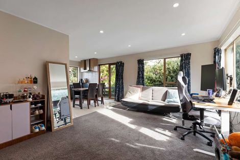 Photo of property in 2 Metcalfe Road, Henderson, Auckland, 0610