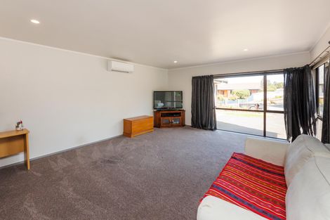 Photo of property in 15 Ashburn Lane, Awapuni, Palmerston North, 4412