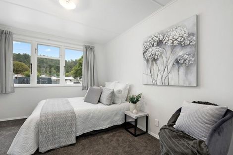 Photo of property in 2 Thomson Grove, Stokes Valley, Lower Hutt, 5019