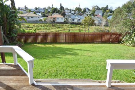 Photo of property in 43 Charlotte Street, Stanmore Bay, Whangaparaoa, 0932