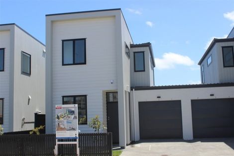 Photo of property in 20 Tapuwae Way, Mangere Bridge, Auckland, 2022