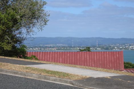 Photo of property in 81 Hadfield Street, Beach Haven, Auckland, 0626