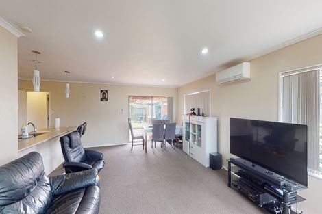 Photo of property in 8 Stellata Court, Randwick Park, Auckland, 2105