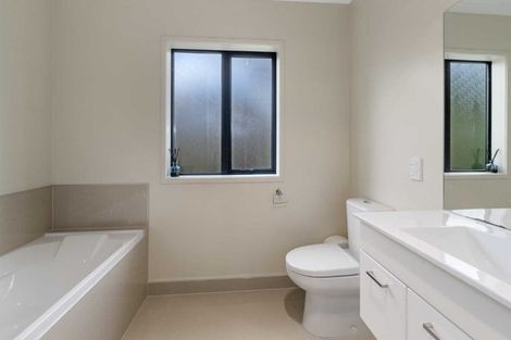 Photo of property in 42 Springvale Drive, Fairview Heights, Auckland, 0632