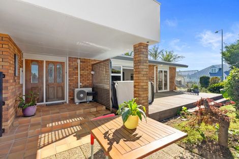 Photo of property in 142 Ngatai Road, Otumoetai, Tauranga, 3110