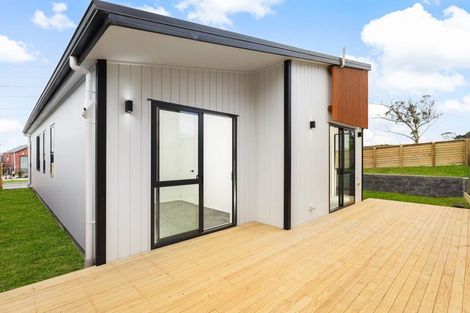 Photo of property in 32 Puhikawa Street, Massey, Auckland, 0614