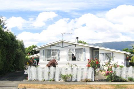 Photo of property in 6 Camden Road, Totara Park, Upper Hutt, 5018