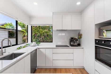 Photo of property in 2/13 Pinewood Grove, Botany Downs, Auckland, 2010