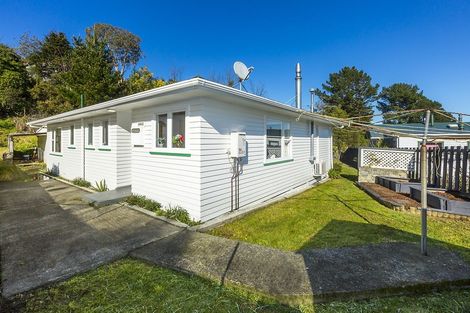 Photo of property in 39 Vista Crescent, Maoribank, Upper Hutt, 5018