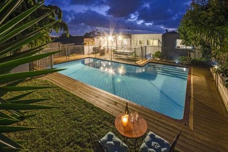 Photo of property in 9 Christensen Place, Forrest Hill, Auckland, 0620