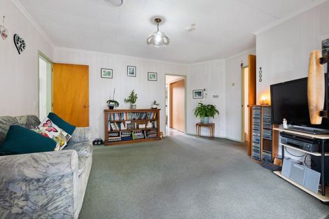 Photo of property in 35 Manu Crescent, Upper Vogeltown, New Plymouth, 4310