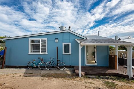Photo of property in 10 Cross Street, Waikuku Beach, 7473