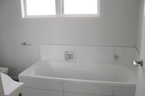 Photo of property in 56 Southsea Crescent, Silverdale, Hamilton, 3216