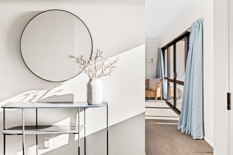 Photo of property in 21 Denholm Road, Hospital Hill, Napier, 4110