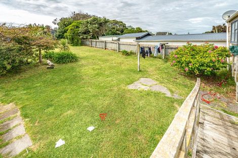 Photo of property in 16 Aotea Street, Castlecliff, Whanganui, 4501