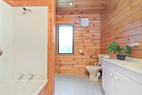 Photo of property in 2 Grand Vue Road, Kawaha Point, Rotorua, 3010