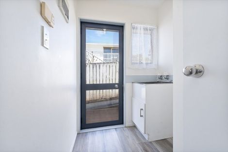 Photo of property in 5 Parrs Cross Road, Henderson, Auckland, 0612