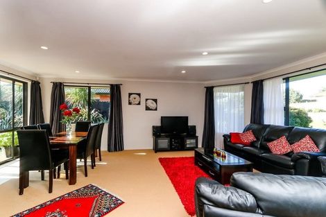 Photo of property in 6 Apsley Rise, Henderson, Auckland, 0612