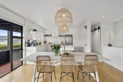 Photo of property in 2/10 Merani Street, Narrow Neck, Auckland, 0622